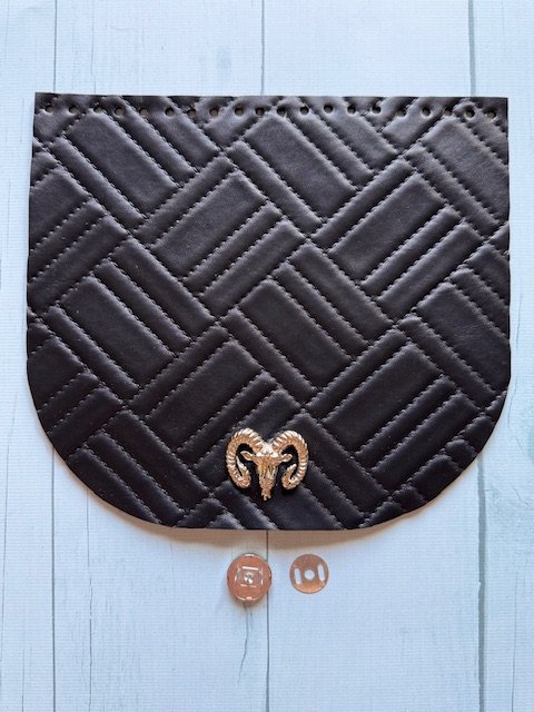Tapa Gucci - color negro en relieve