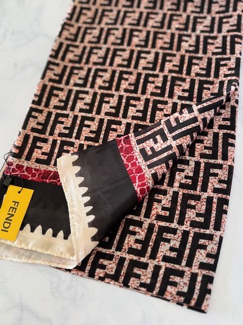 Pashmina Fendi