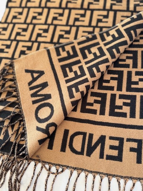 Pashmina Fendi