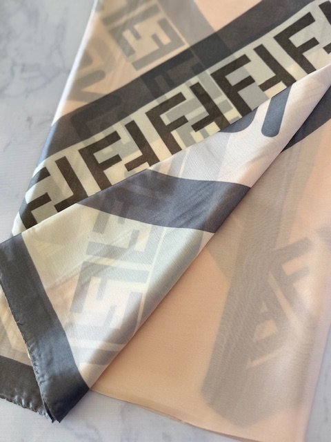 Pashmina Fendi