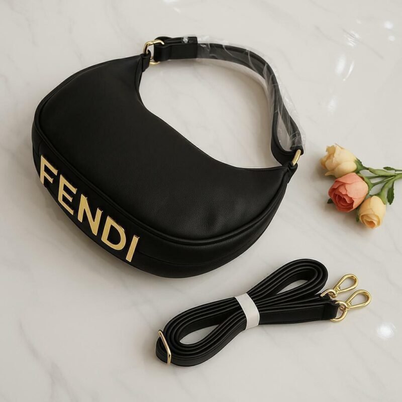 Bandolera baguette Fendi letras