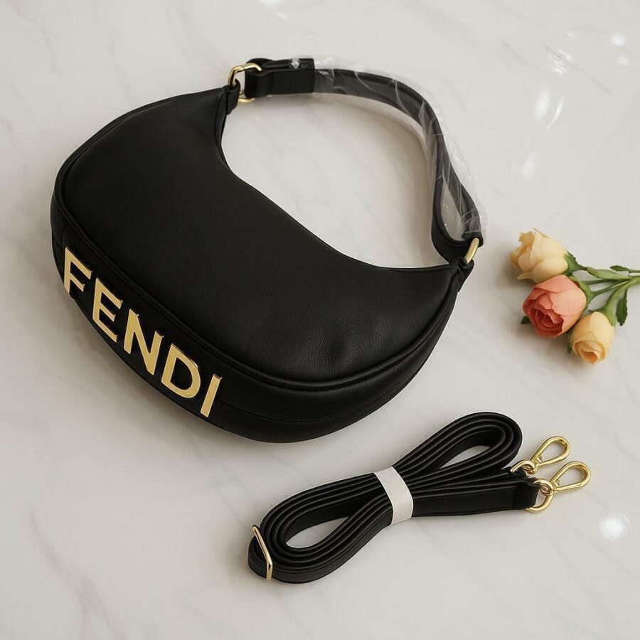 Bandolera baguette Fendi letras