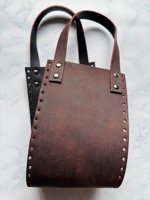 Pieza de cuero - Cartera Rose (bordó)