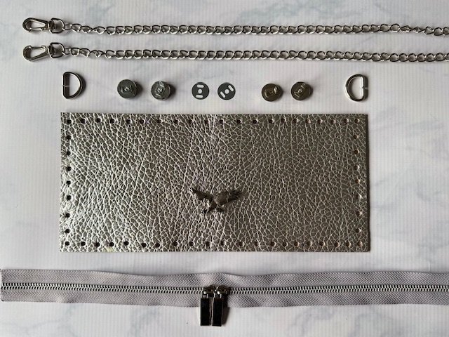 Bandolera Voltaire - cuero plateado