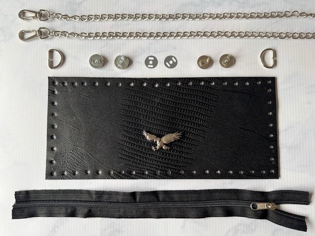 Bandolera Voltaire - cuero negro labrado