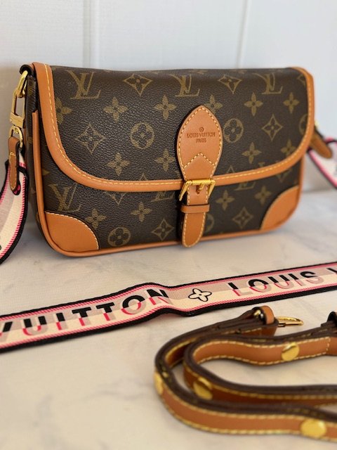 Bandolera LV con ribetes color suela