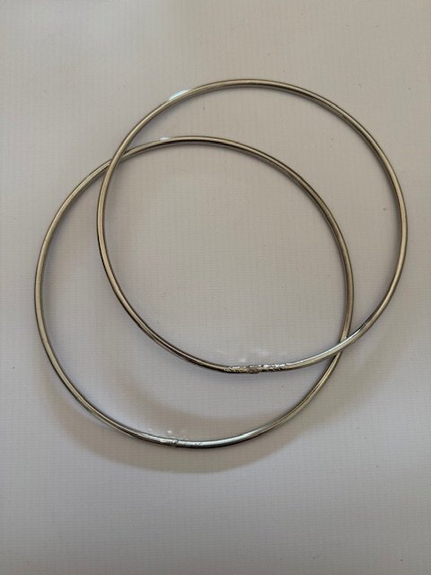 Par de Manijas - redondas - plateadas