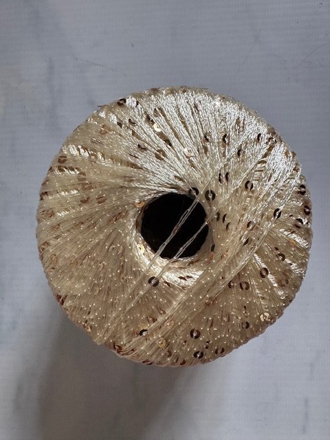 Sherazade - crudo con lentejuelas doradas